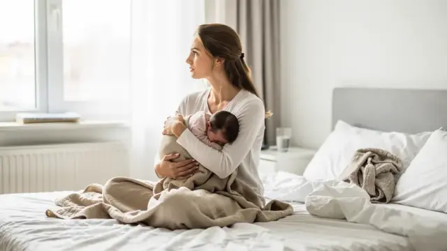 Hilfe bei Babyblues erkennen und rechtzeitig professionelle Unterstützung suchen